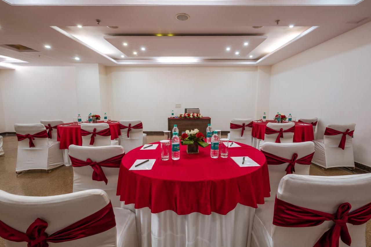 Rosewood Apartment Hotel, Gurgaon Exterior photo